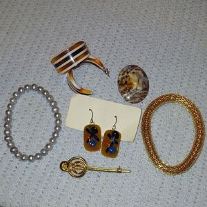 Cute Mixed Lot Of Jewelry